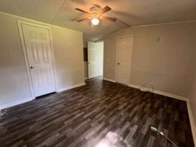 Building Photo - Newly Remodeled Trailer - Close to New Riv...