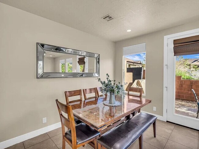 Building Photo - 4221 Torrey Pines Dr
