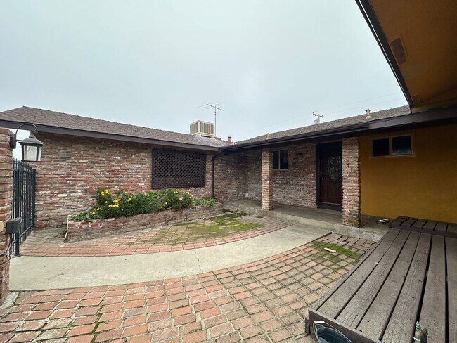 Building Photo - SW Visalia home available soon