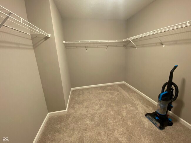 Building Photo - 5668 Grosbeak Dr