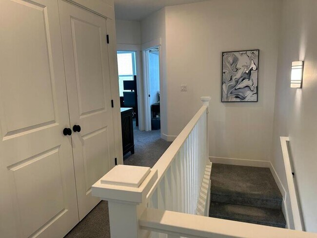 Building Photo - 4672 W Vermillion Dr