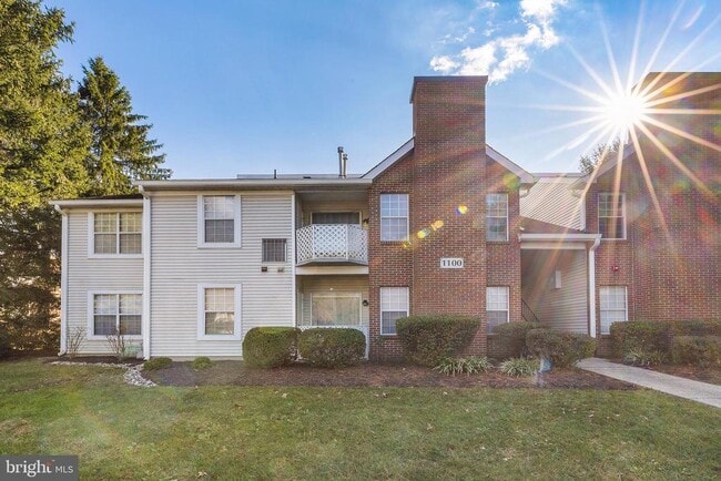 Building Photo - 1102 Diamond Dr