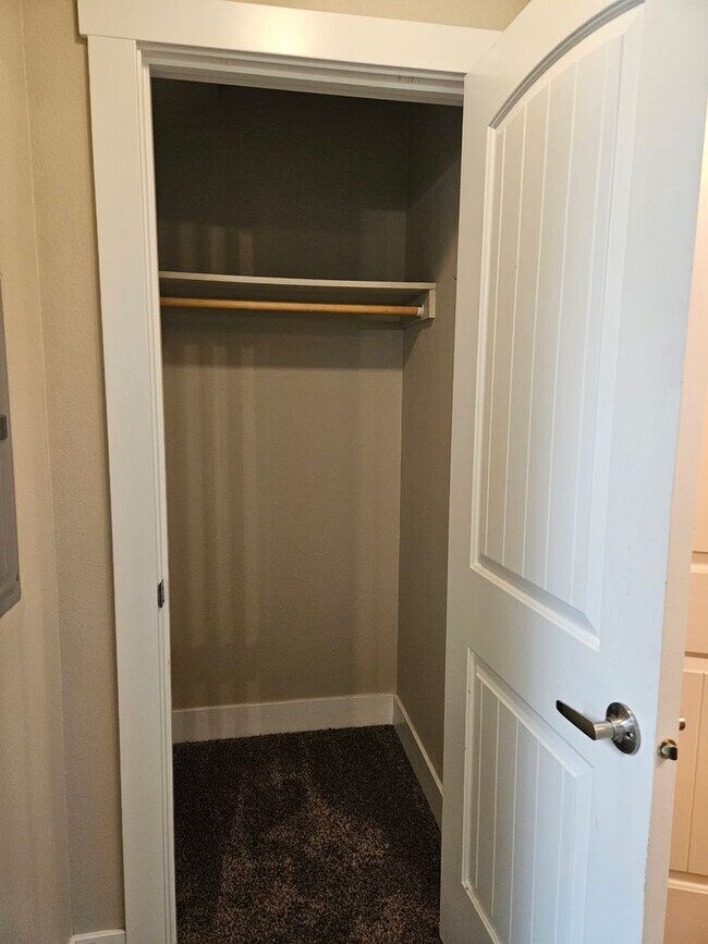 Building Photo - AVON16698