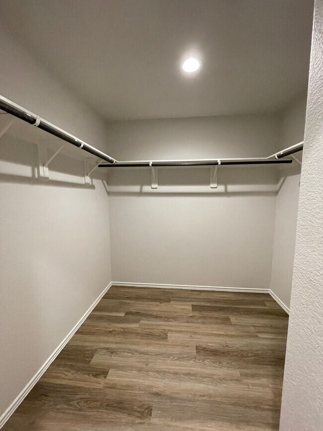 Building Photo - Secure Your Spot – 3 Bedroom, 2.5 Bath Home in Houston