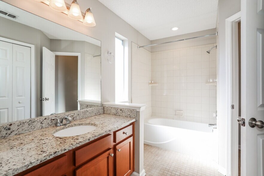 Building Photo - 1821 Sheraton Lakes Cir