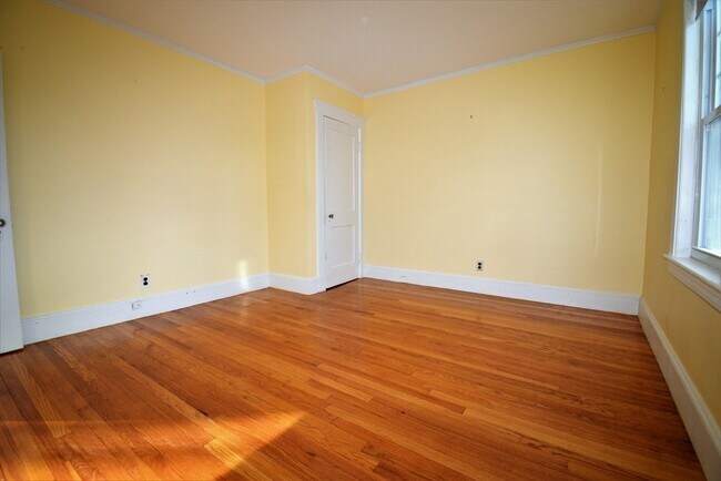 Building Photo - 39 S Normandy Ave