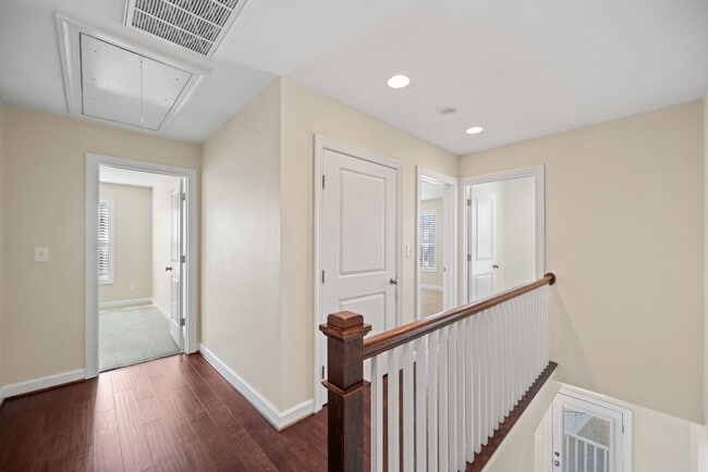 Building Photo - Chick's Beach Condo 3BR & 3.5BA w/2-car garage