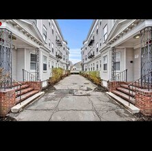 Building Photo - 2 Kingsley Terrace