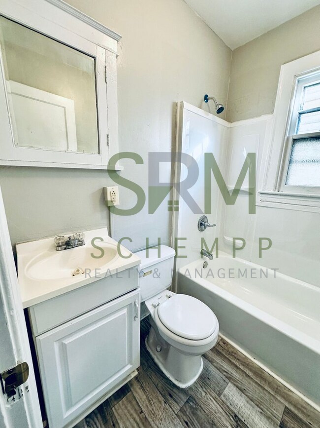 Building Photo - Two Bedroom House with Detached Garage-Section 8 Accepted