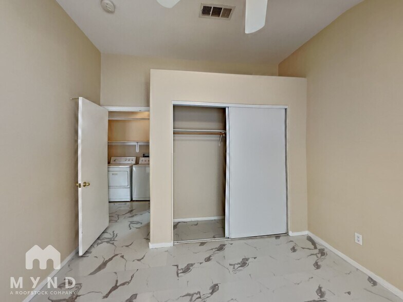 Building Photo - 7599 W Diablo Dr