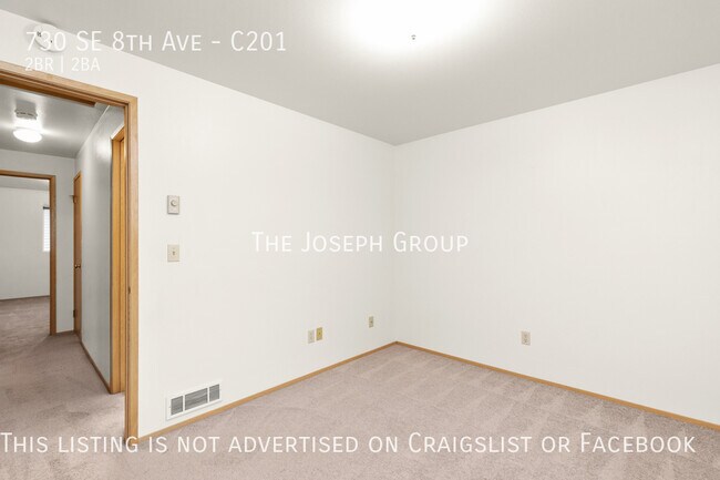 Building Photo - Top Floor 2BD/1.75BA Condo in Oak Harbor!