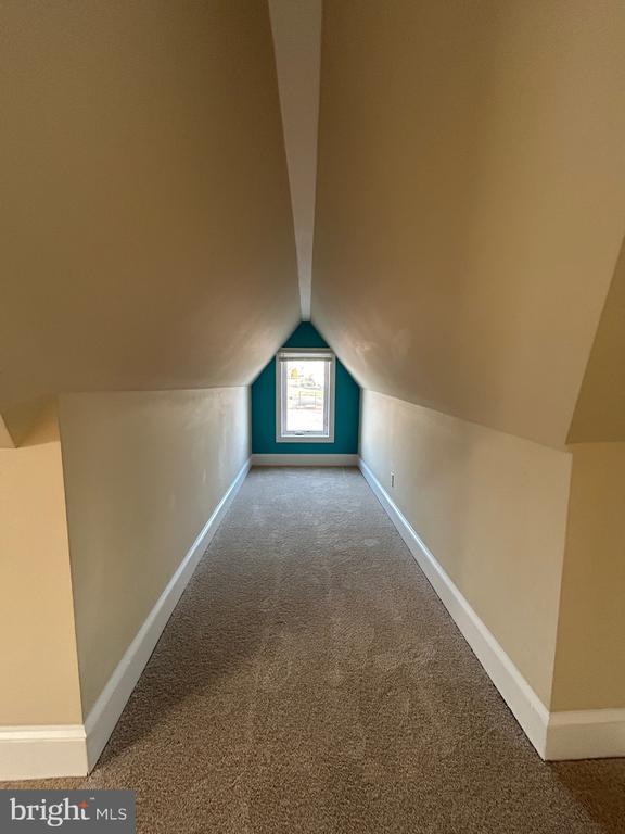 Building Photo - 424 Center St