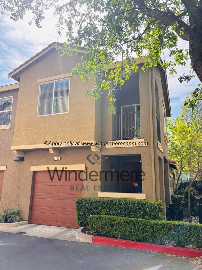 Building Photo - Stylish & Spacious 2 bedroom-/1 bath Condo in Astoria at Gateway Oaks!