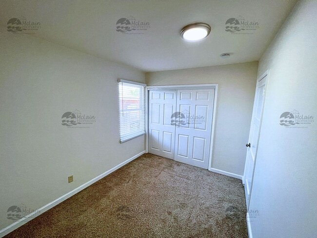 Building Photo - Newly upgraded 3 bd/1.5 bath with fenced yard