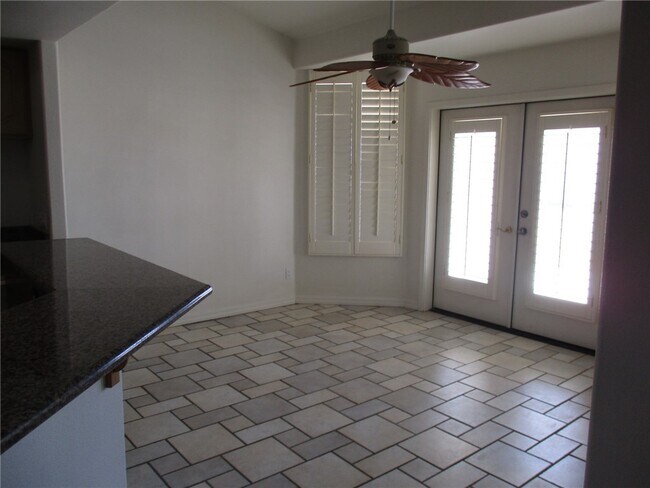 Building Photo - 2902 Desert Vista Dr