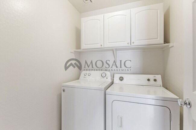 Building Photo - 4540 E Los Alamos St