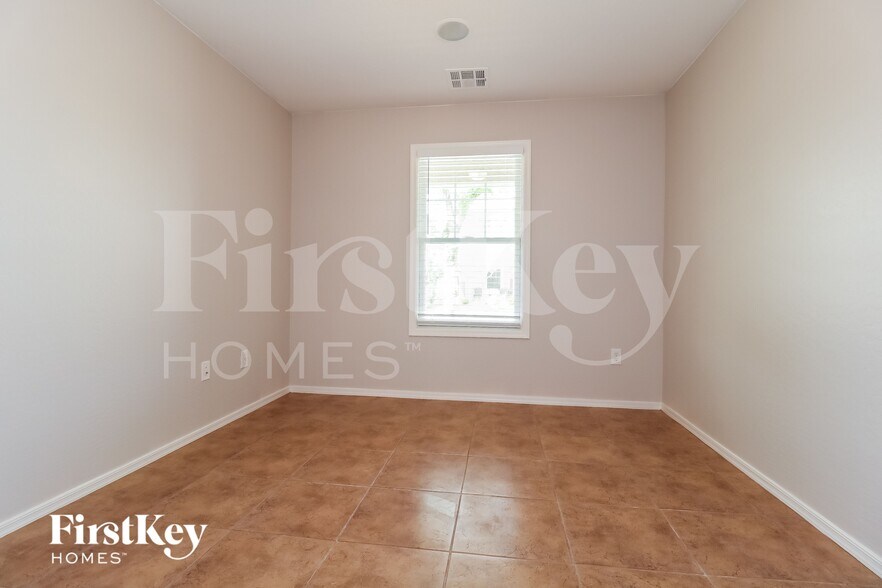 Building Photo - 15903 N 171st Dr