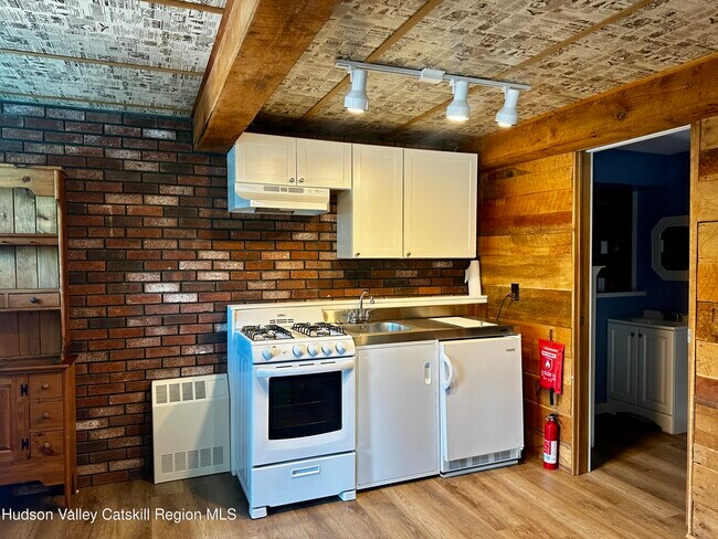 Building Photo - 77 Mayer Dr