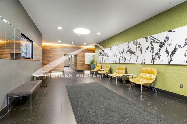Building Photo - Luxury Condo with Stunning Views and Central AC