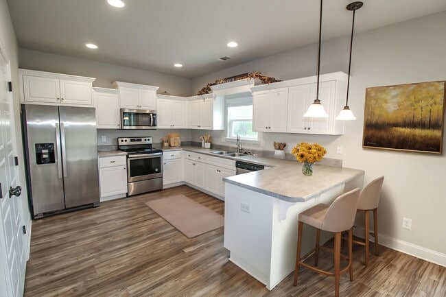 Building Photo - 412 Coles Way