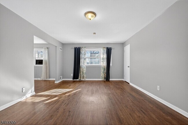 Building Photo - 17 Union Ave