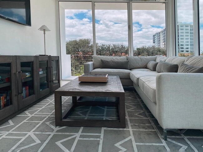 Building Photo - 243 Venetian Dr