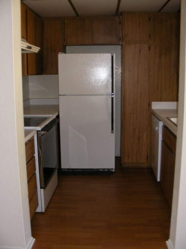 Building Photo - 23732 Hillhurst Dr