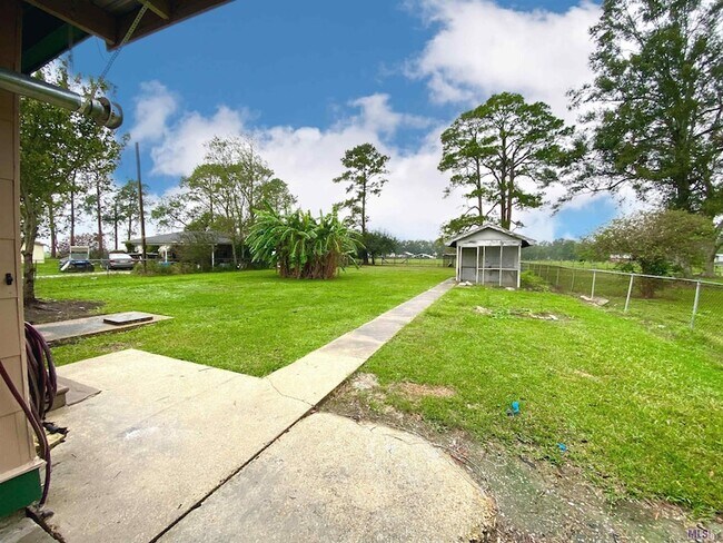 Building Photo - 134 LA-1005