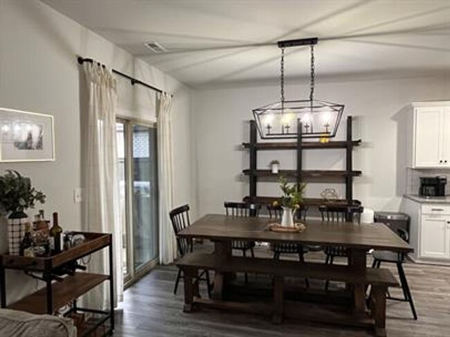 Building Photo - Beautiful 4-Bedroom Home with Office, Bonu...