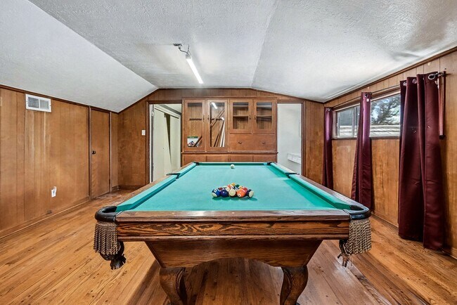 Building Photo - 5001 Glenhaven Dr