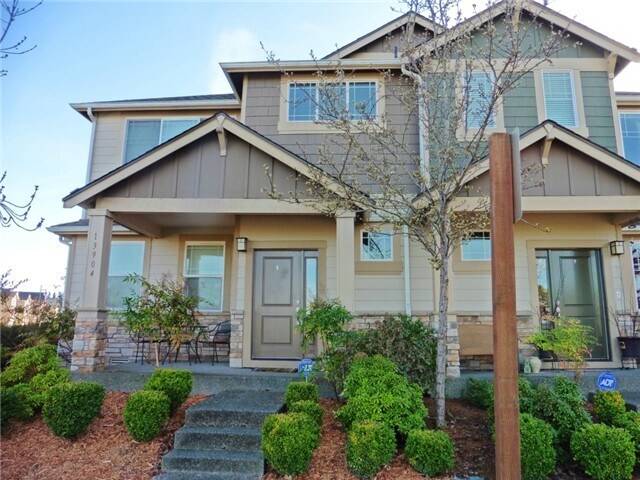 Building Photo - 13904 North Pointe Cir