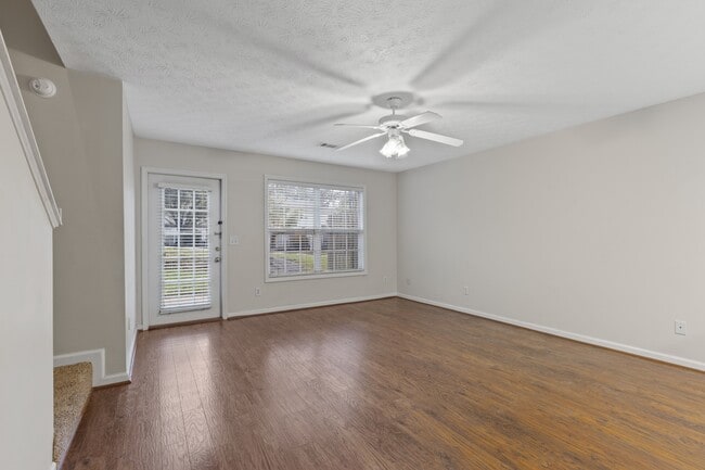 Building Photo - 1477 N Donahue Dr