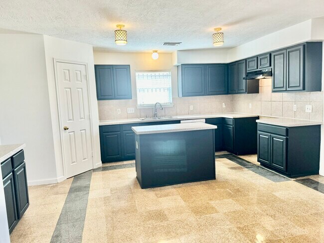 Building Photo - 7110 Favian Ct