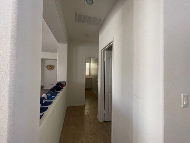 Building Photo - EASTVALE GREAT NEIGHBORHOOD- 4+2.5 EXECUTIVE HOME, QUIET NEIGHBORHOOD - AVAILABLE NOW!!! ONLY 1 G...