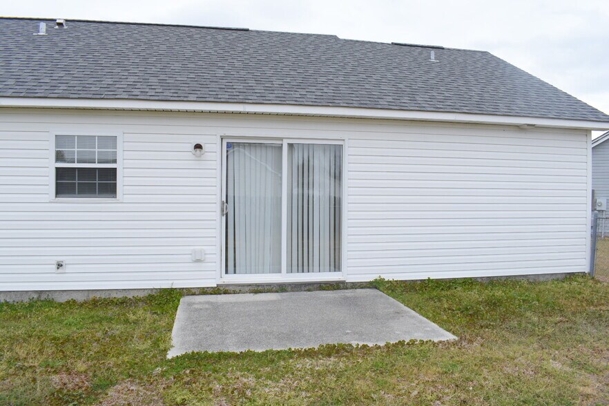 Building Photo - 2500 Hawes Ct