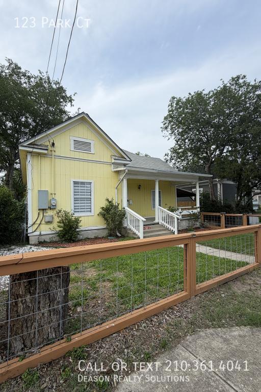 Building Photo - 123 Park Ct