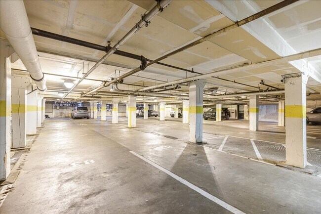 Building Photo - 416 NW 13th Ave