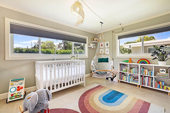 Building Photo - 711 NW 7th Dr