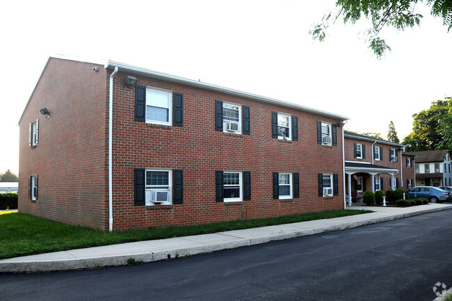 Building Photo - Laurel Court Apartments