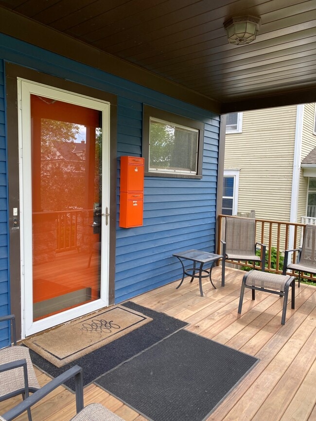 Inviting front porch - 940 Marshall Ave