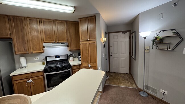 Building Photo - 5S455 Scots Dr