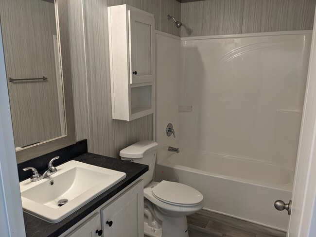 Building Photo - 160 Forrest Ave