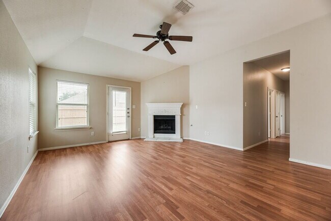 Building Photo - "Spacious 4-Bedroom with 2 Baths and 2,116 Sq Ft in Little Elm!"