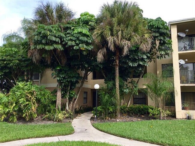 Building Photo - Awesome Condo just close to Sawgrass