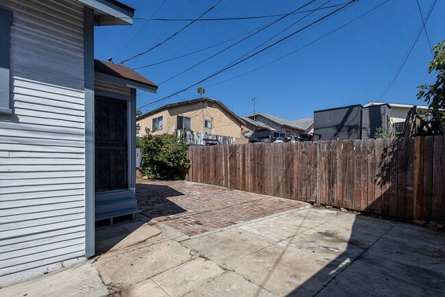 Building Photo - Charming 2BR Back House Near Downtown LA & Dodger Stadium