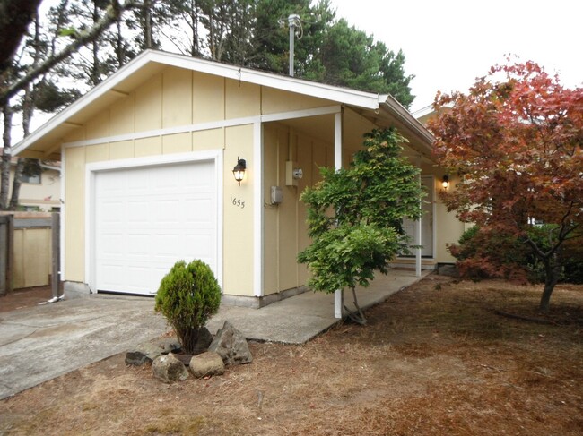 Primary Photo - 1655 34th St