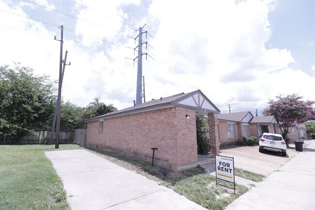 Building Photo - 12607 Veterans Memorial Dr