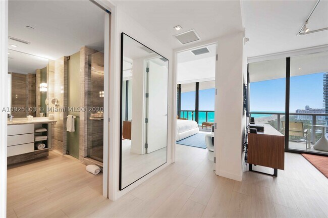 Building Photo - 2201 Collins Ave