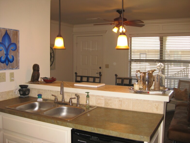 Building Photo - 711 W Douglas St