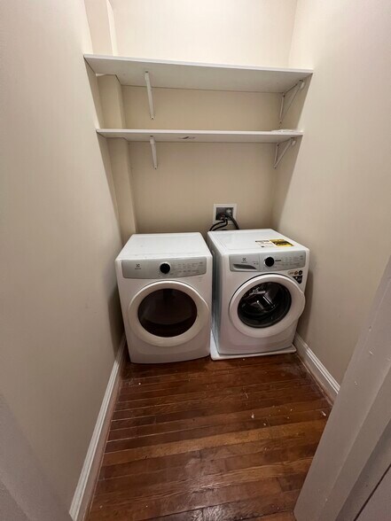 Building Photo - 140 Marshall St